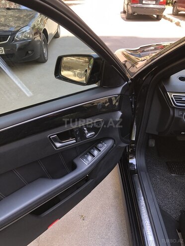 Mercedes E 220-12