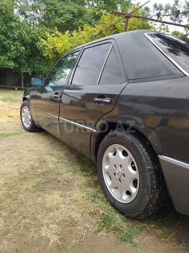 Mercedes 230 E-4