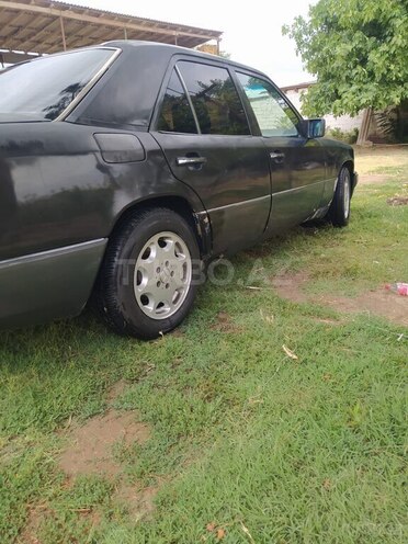 Mercedes 230 E-7