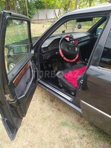 Mercedes 230 E-10