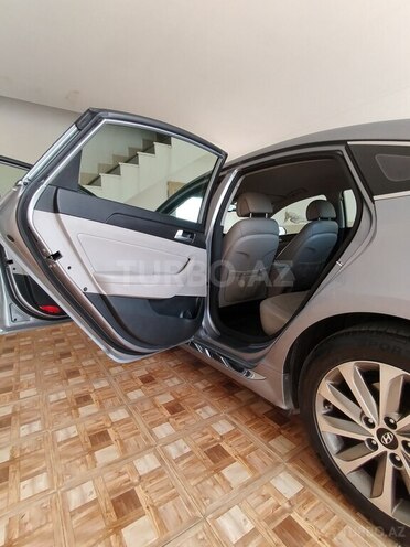 Hyundai Sonata-12
