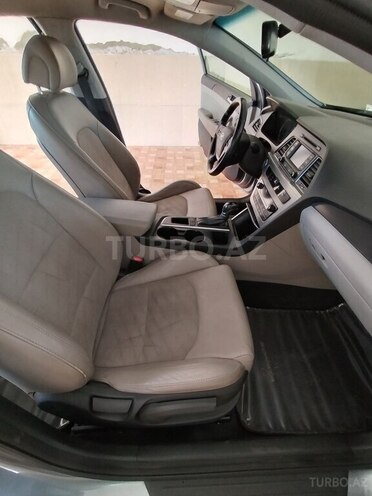 Hyundai Sonata-15