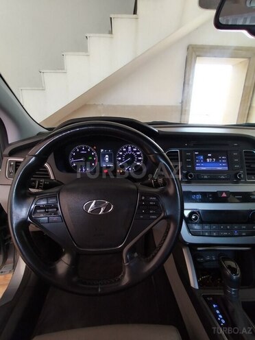 Hyundai Sonata-17