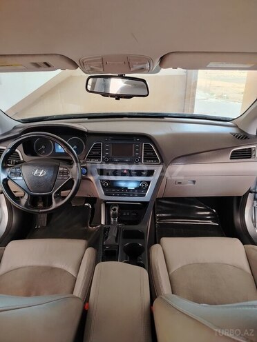 Hyundai Sonata-16