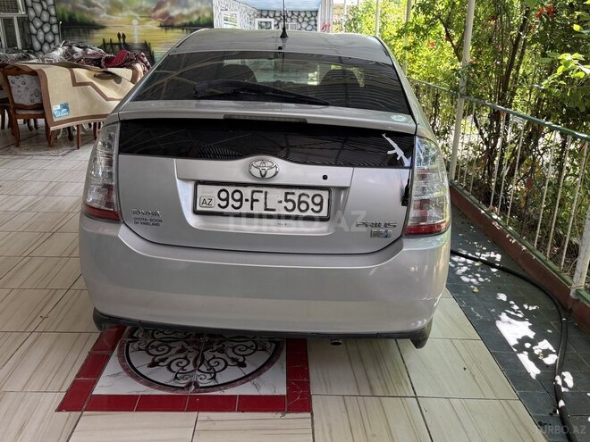 Toyota Prius-5