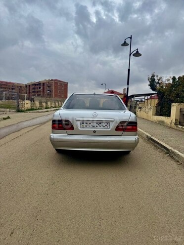 Mercedes E 220-2