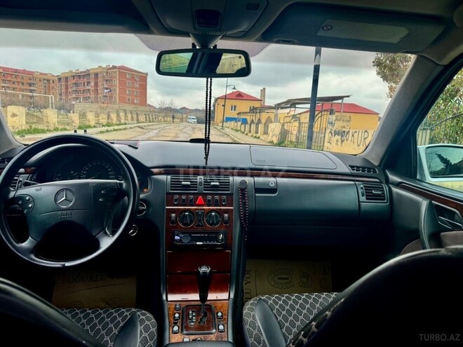 Mercedes E 220-3