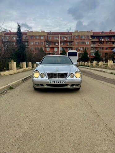 Mercedes E 220-1