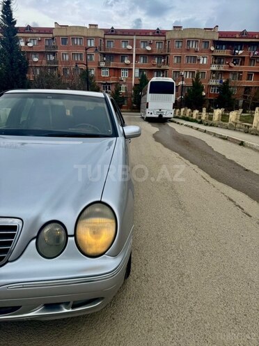Mercedes E 220-7