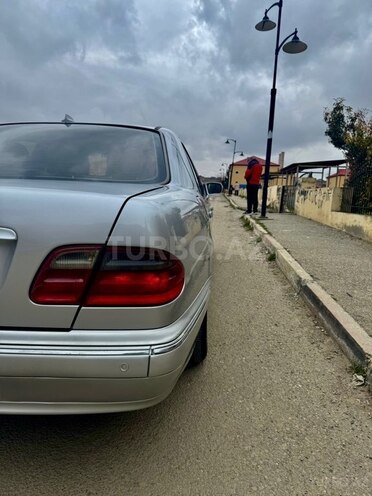 Mercedes E 220-8
