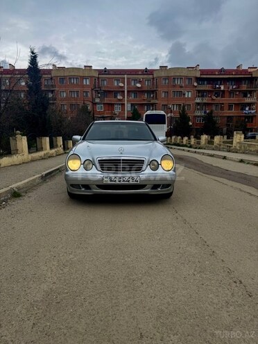 Mercedes E 220-12