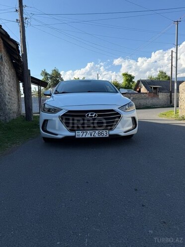 Hyundai Elantra-1