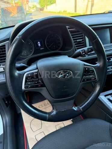 Hyundai Elantra-3