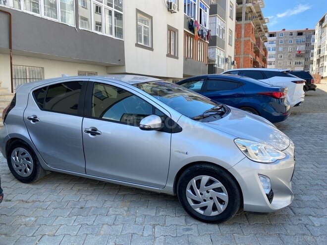 Toyota Aqua-4