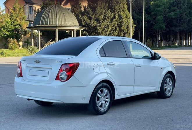 Chevrolet Aveo-5