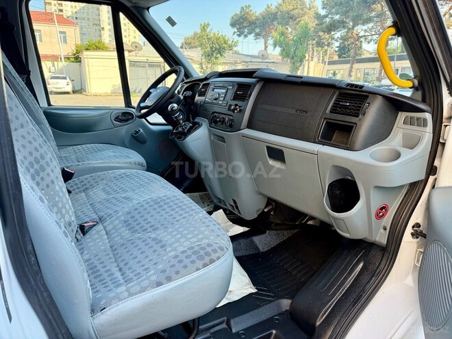 Ford Transit-9
