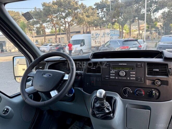 Ford Transit-10