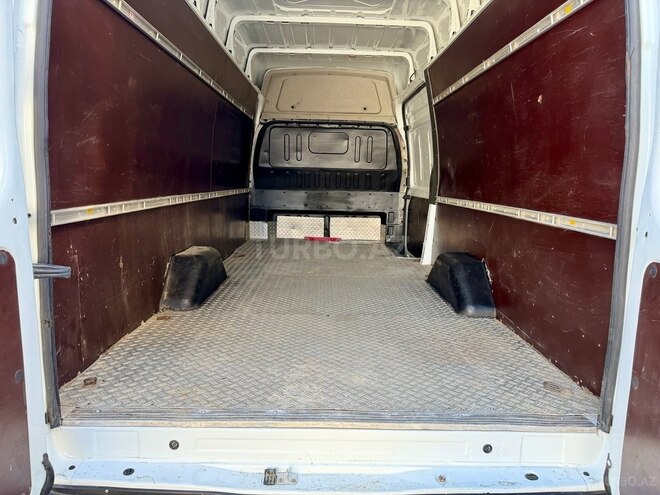 Ford Transit-12