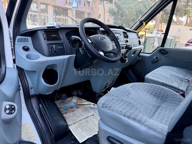 Ford Transit-13