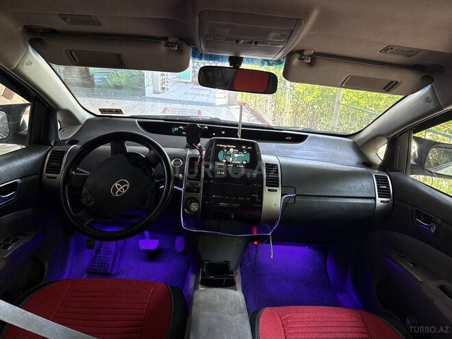 Toyota Prius-8