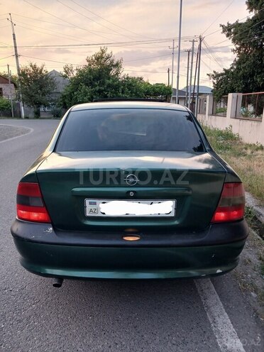 Opel Vectra-4