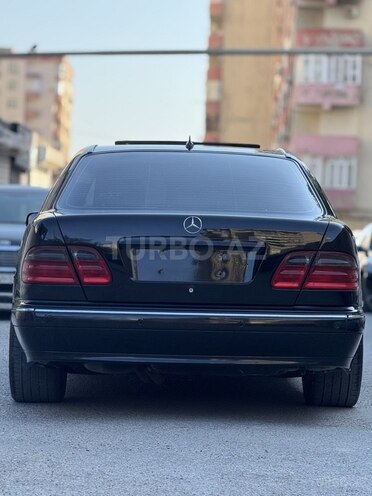Mercedes E 280-8