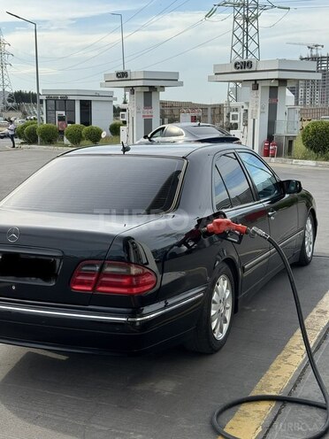 Mercedes E 280-12