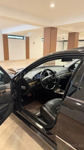 Mercedes E 350-11