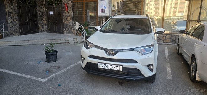 Toyota RAV4-1