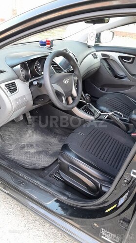 Hyundai Elantra-8
