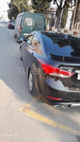 Hyundai Elantra-4