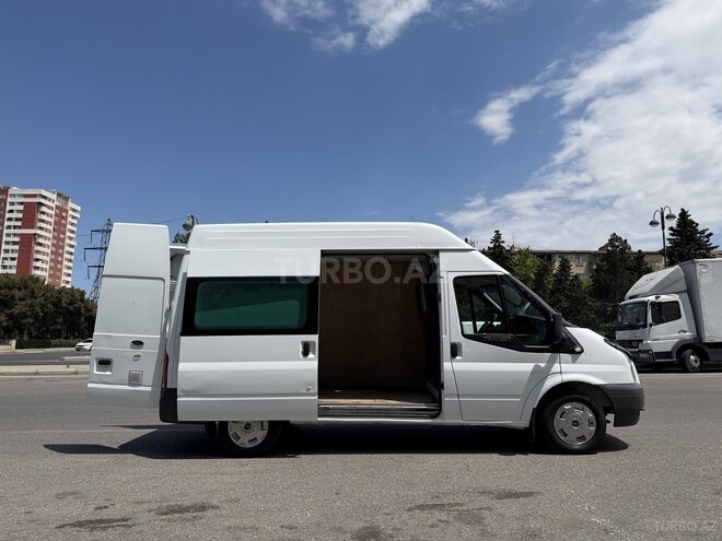 Ford Transit-12