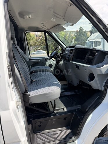 Ford Transit-8