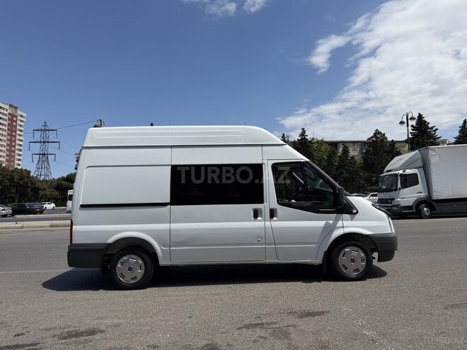 Ford Transit-7
