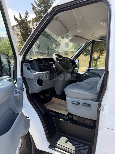 Ford Transit-24