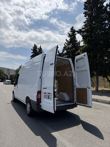 Ford Transit-10
