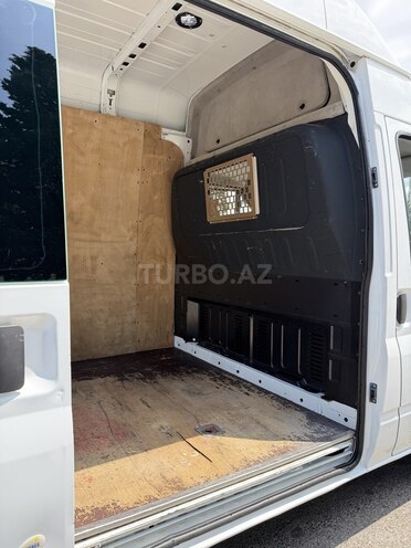 Ford Transit-16