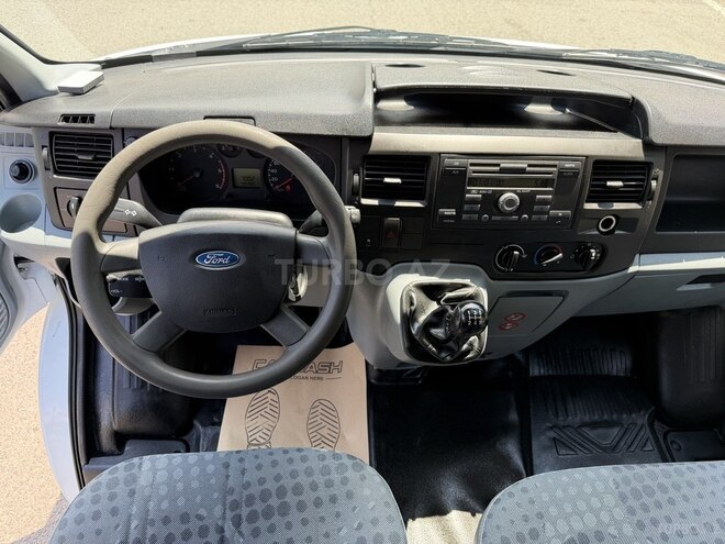 Ford Transit-26