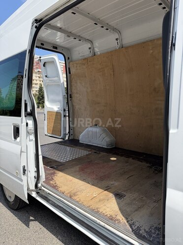 Ford Transit-15