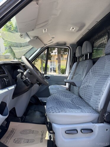 Ford Transit-25