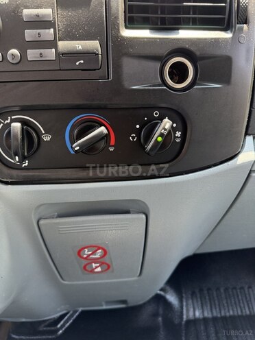Ford Transit-28