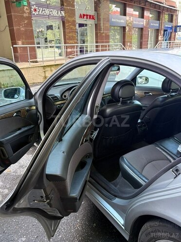 Mercedes E 270-3