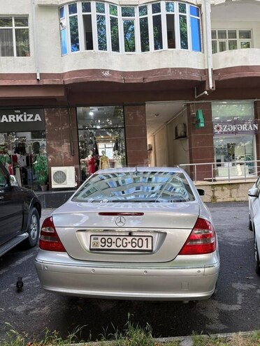Mercedes E 270-5