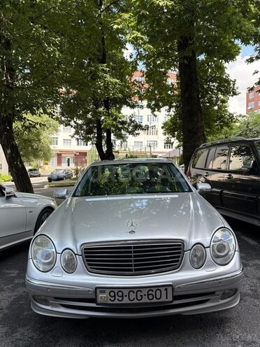 Mercedes E 270-1