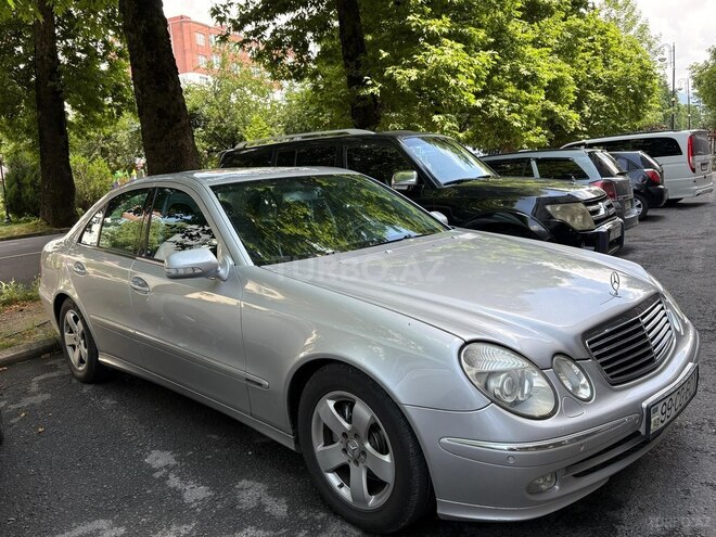 Mercedes E 270-6