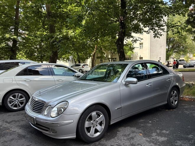 Mercedes E 270-7