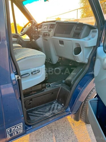 Ford Transit-7