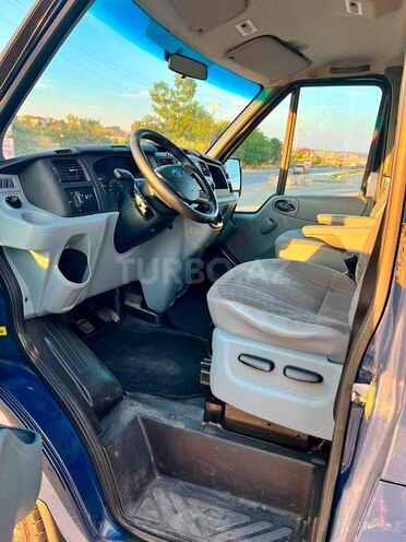 Ford Transit-8