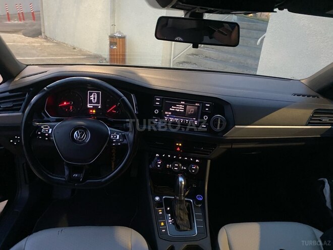 Volkswagen Jetta-12