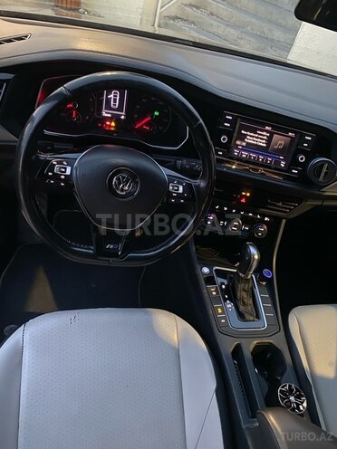 Volkswagen Jetta-11